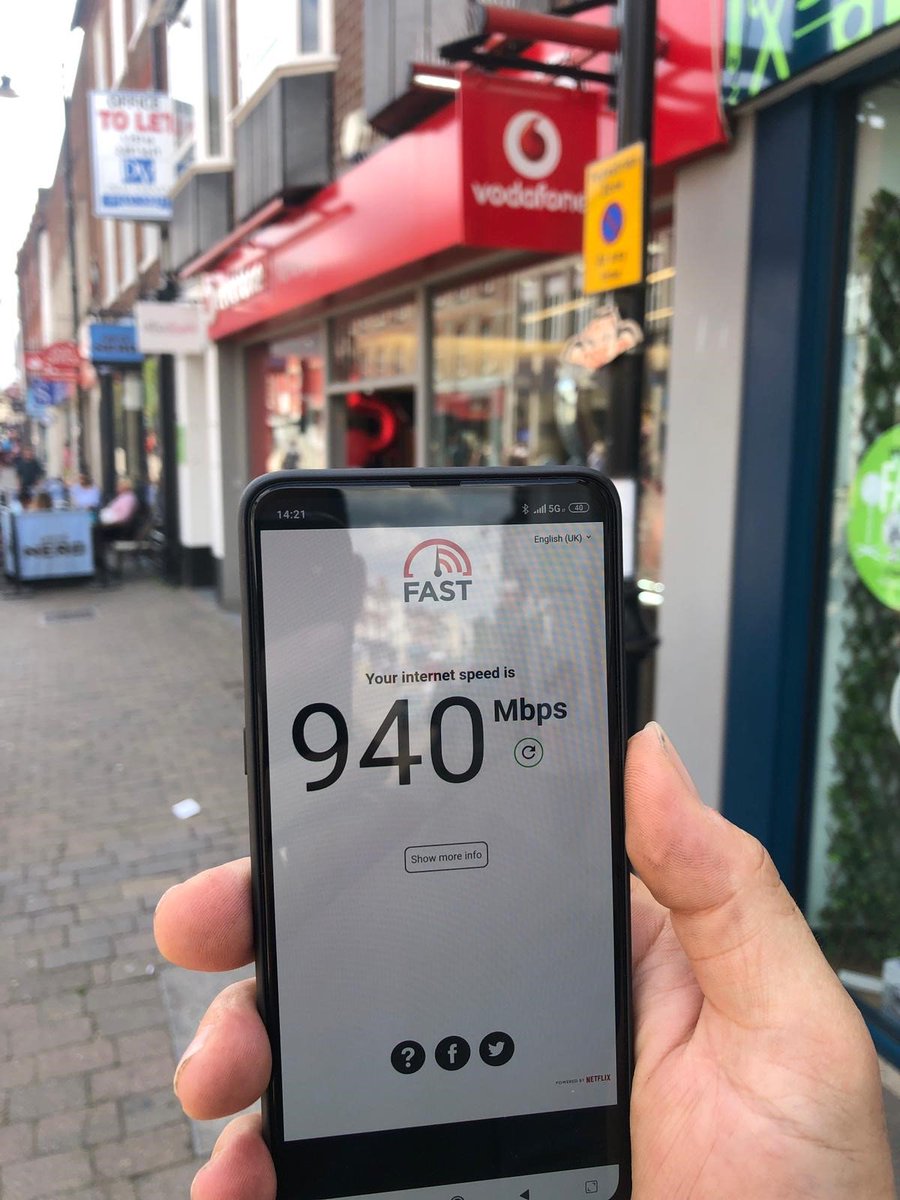 Ker_Anderson's tweet photo. Lightning fast in Newbury town centre today!! #5gamechanger #5g #vodafoneuk https://t.co/B0Kity7GJ3