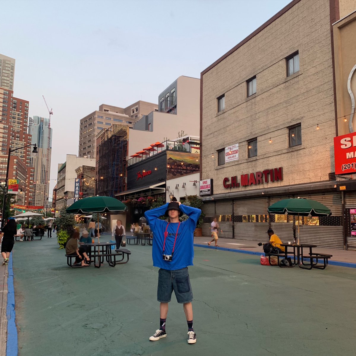 pledis_17's tweet photo. [17'S THE 8] NYC 🙋‍♂️ https://t.co/JiJxgmRiYa