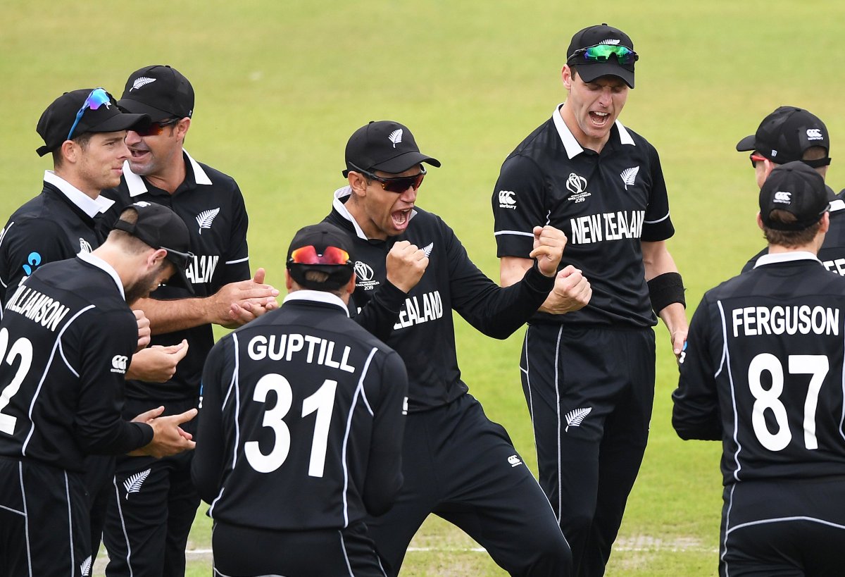 WE'RE INTO THE <a href="/cricketworldcup/">ICC Cricket World Cup</a> FINAL! <a href="/JimmyNeesh/">Jimmy Neesham</a> gets the final wicket, caught behind by Latham. We're off to the <a href="/HomeOfCricket/">Lord's Cricket Ground</a>! 

#INDvNZ #BACKTHEBLACKCAPS #CWC19 <a href="/PhotosportNZ/">photosport.nz</a>