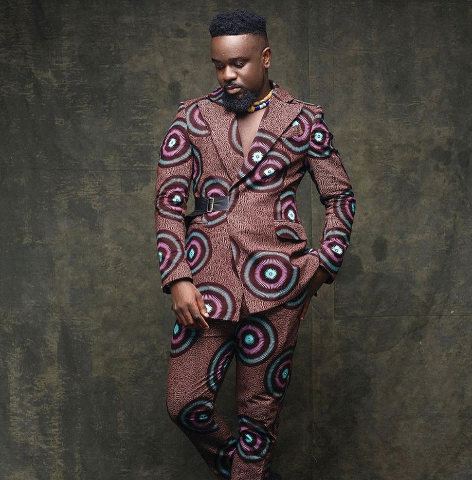 BET's tweet photo. Sending birthday love to @sarkodie! Enjoy your day bro! 🖤🖤

(📸:  amazingklef/IG) https://t.co/CtsKoaJESz