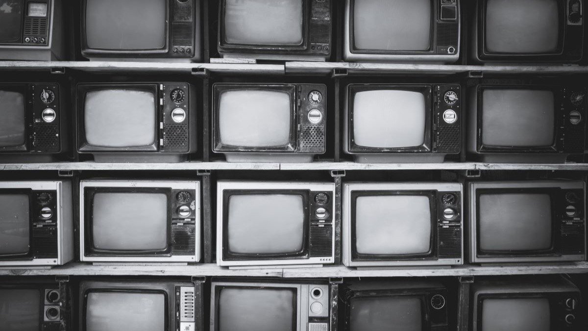 eurovision_serv's tweet image. #KeyFacts The first Eurovision transmission was relayed simultaneously in Belgium, Denmark, France, Germany, Italy, the Netherlands and the United Kingdom in 1954! Learn more: bit.ly/31rx5tN #EurovisionServices #TV #EU