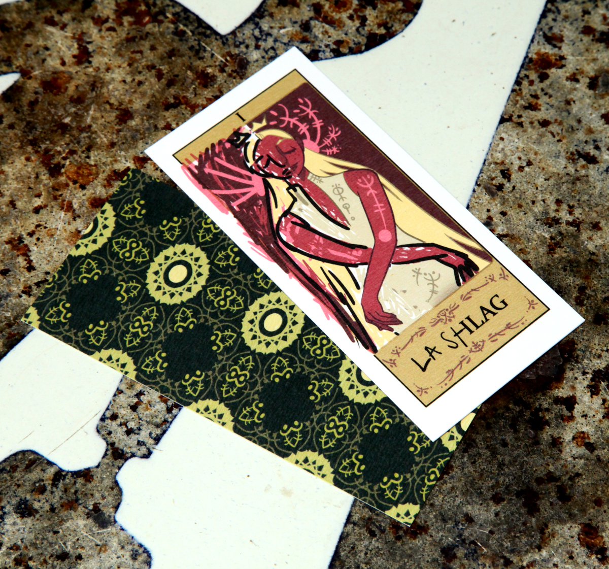 Annalkiss's tweet photo. Voici mon prototype du tarot divinatoire du https://t.co/QdcJ6pHjrx.s !! le beau papier texturé utilisé fait de belles couleurs et est agréable au touché ! Je reparlerai de ce tarot en août (événement et vente) En attendant que je le termine, voici toutes les cartes en dessous ! https://t.co/HAUDkntapA