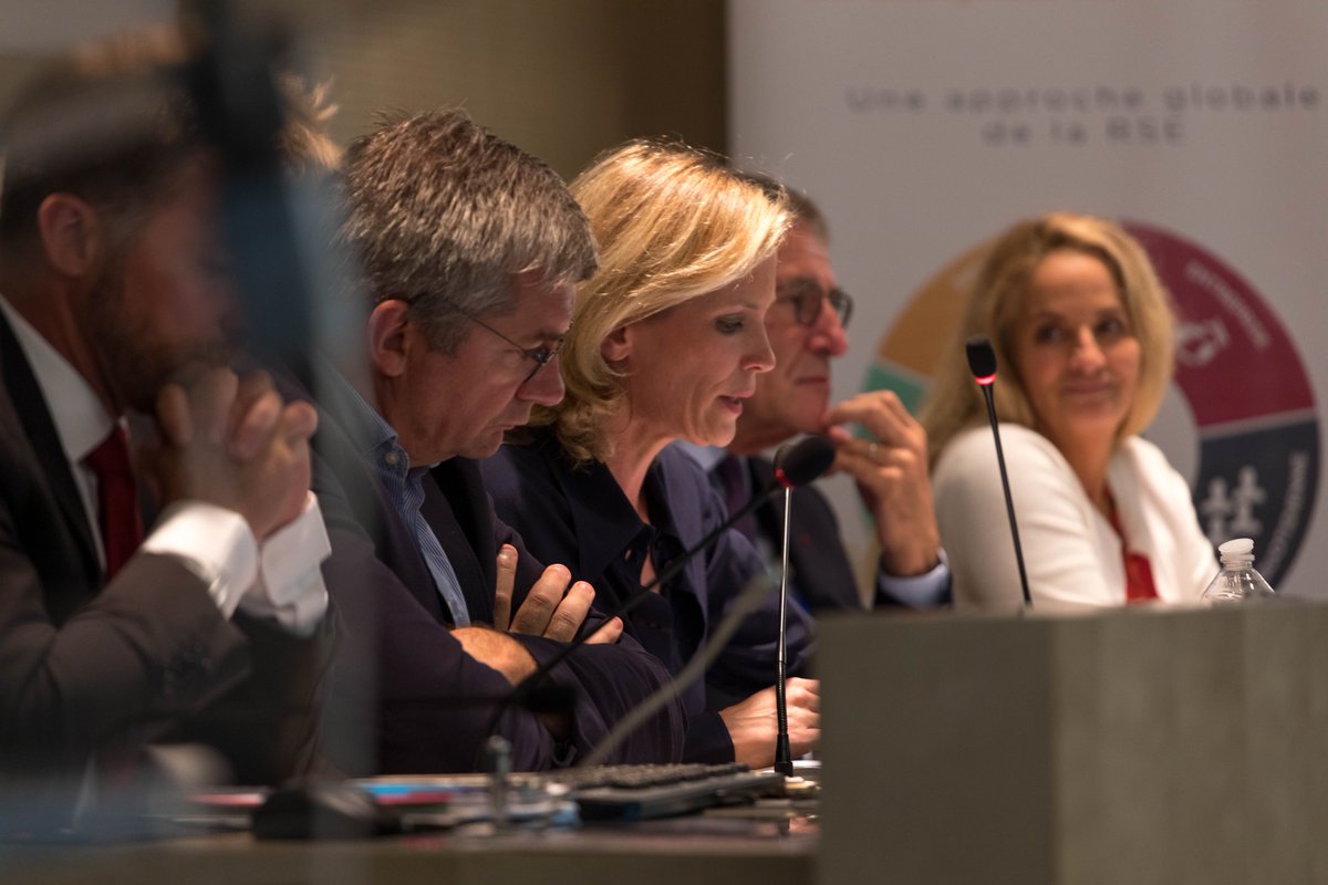 FondationFACE's tweet photo. La nouvelle dynamique de @FondationFACE présentée par #GerardMestrallet et @LaurenceDrake_ un chantier démarré avec vigueur ! Les #entreprises contre #exclusion #discriminations #pauvrete https://t.co/wAdooc2Jhr