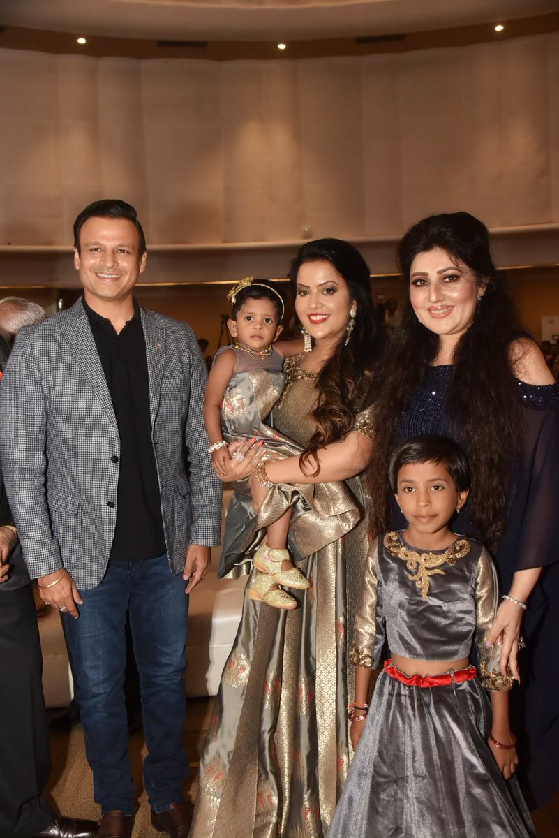 EXCLUSIVE: Vivek Oberoi reveals he lived in slums to convince RGV for  Company; sheds light on moment when his dad Suresh Oberoi cried |  PINKVILLA: Entertainment, image size:801x1200