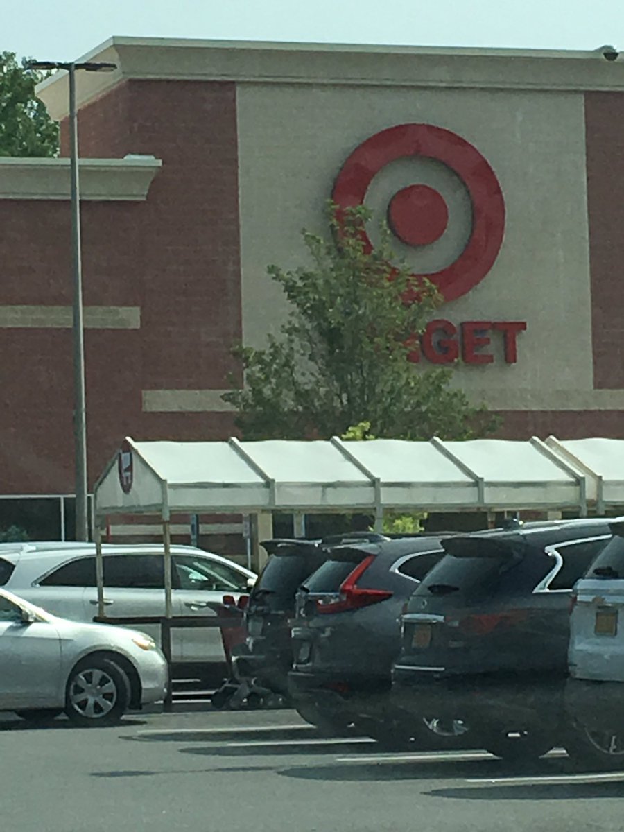 lindsay_s_miles's tweet image. Last little trip to the local coffee shop and Target before heading back to Canada #localbusiness #targetaddict #backtowork #NewYork