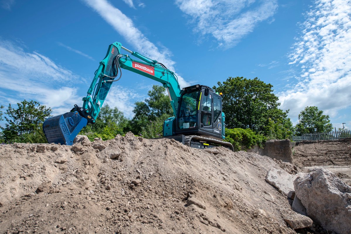 The new wrapped Plantworx Kobelco SK75-7 is back in the yard, watch this space for some cool Trimble gadgets to be fitted to this machine soon.

#2D #3D #MachineControl #Earthworks  #Sunshine