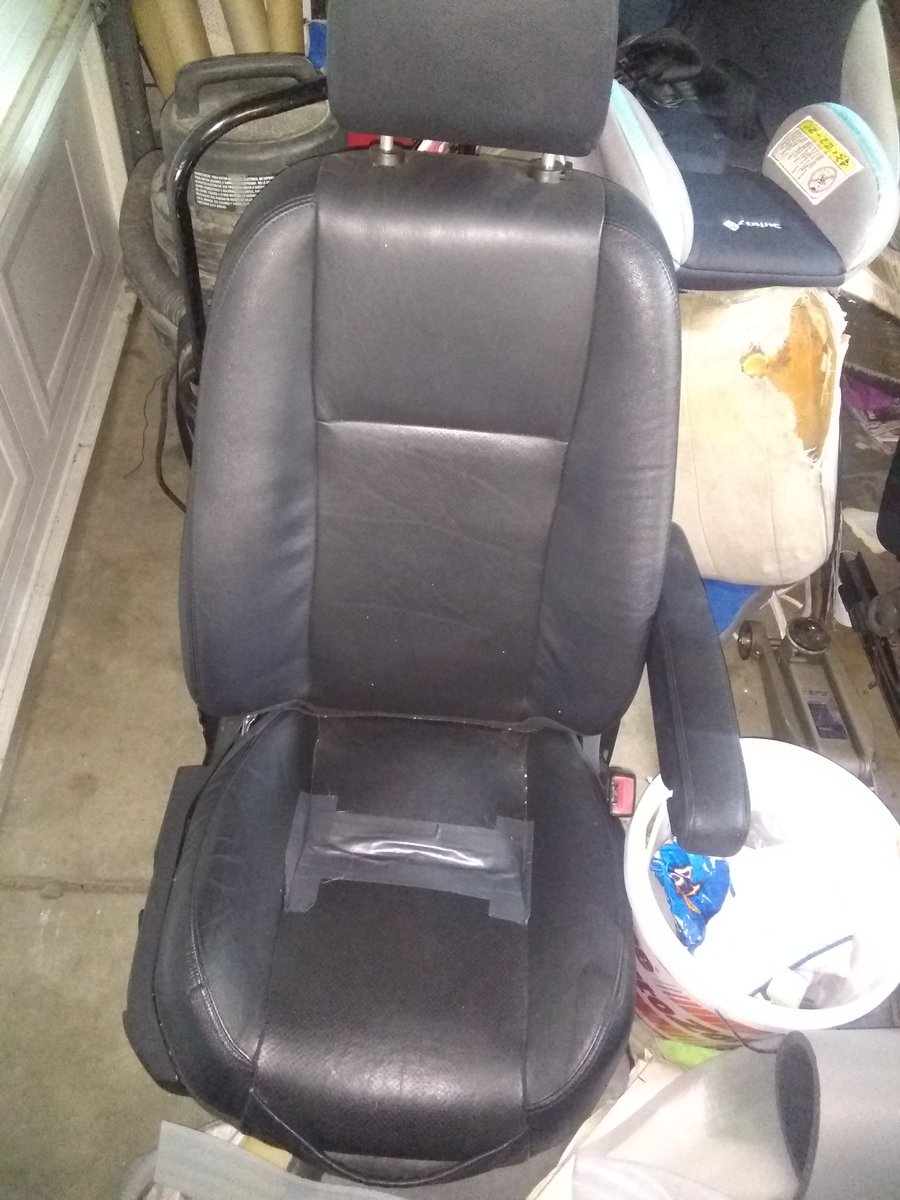 UNSTOPPABLEMAX's tweet photo. Working on some Volvo seats making some new covers https://t.co/0tw5LvvzFZ