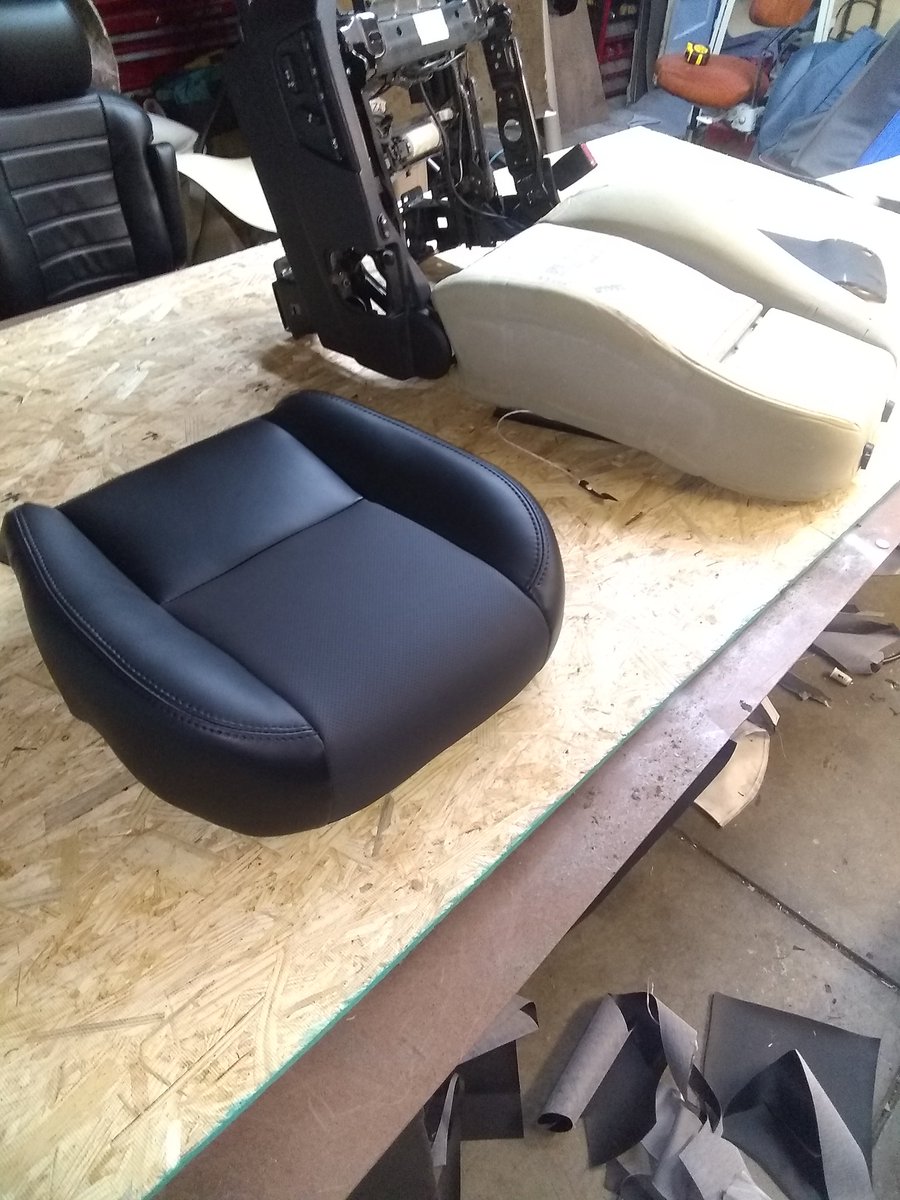 UNSTOPPABLEMAX's tweet photo. Working on some Volvo seats making some new covers https://t.co/0tw5LvvzFZ