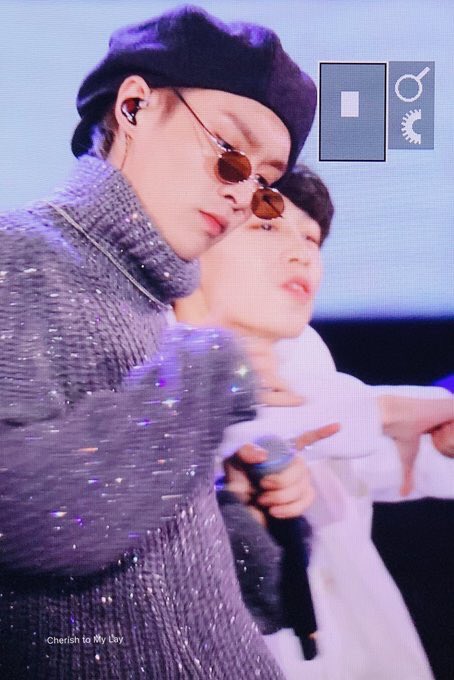 EXOvotingAcc88's tweet photo. SLAY LAY💜

#MGMAVOTE #EXO @weareoneEXO https://t.co/AUHx49elNQ