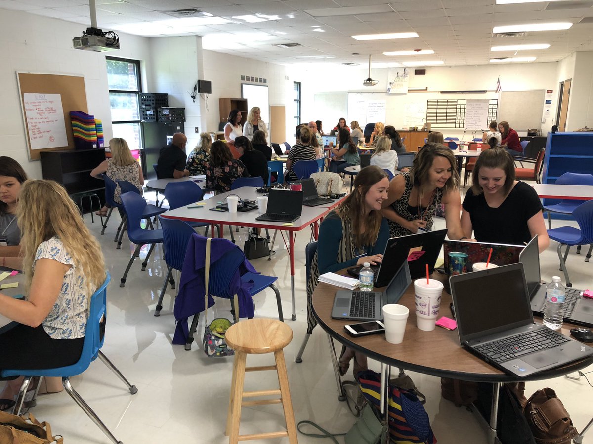 Seneca_Int's tweet photo. Over 80 teachers from different places gathered at Seneca Intermediate for PBL training with @magnifylearning 
@SchoolsSeneca https://t.co/WSTp711n21