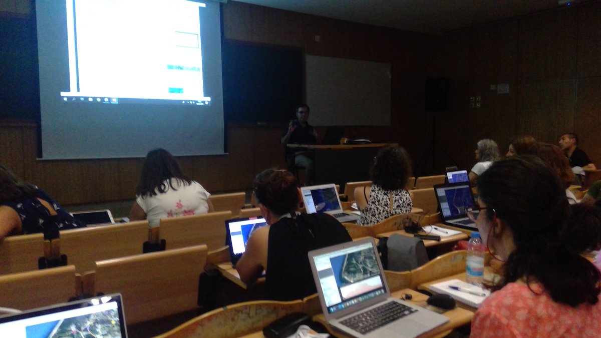 88lfm88's tweet photo. Great Google Earth Workshop, great tool to my classroom! Education Conference @FC_UL . Learning to teach!!! #6ei_cdc @casa_cienciasPT #casaciencias #Lisboa @MicrosoftEDU @PTMicrosoft @E_Sheninger @it_se @Bernm9 #education #ocde @OCDEedTech https://t.co/UoLMjTVIZe