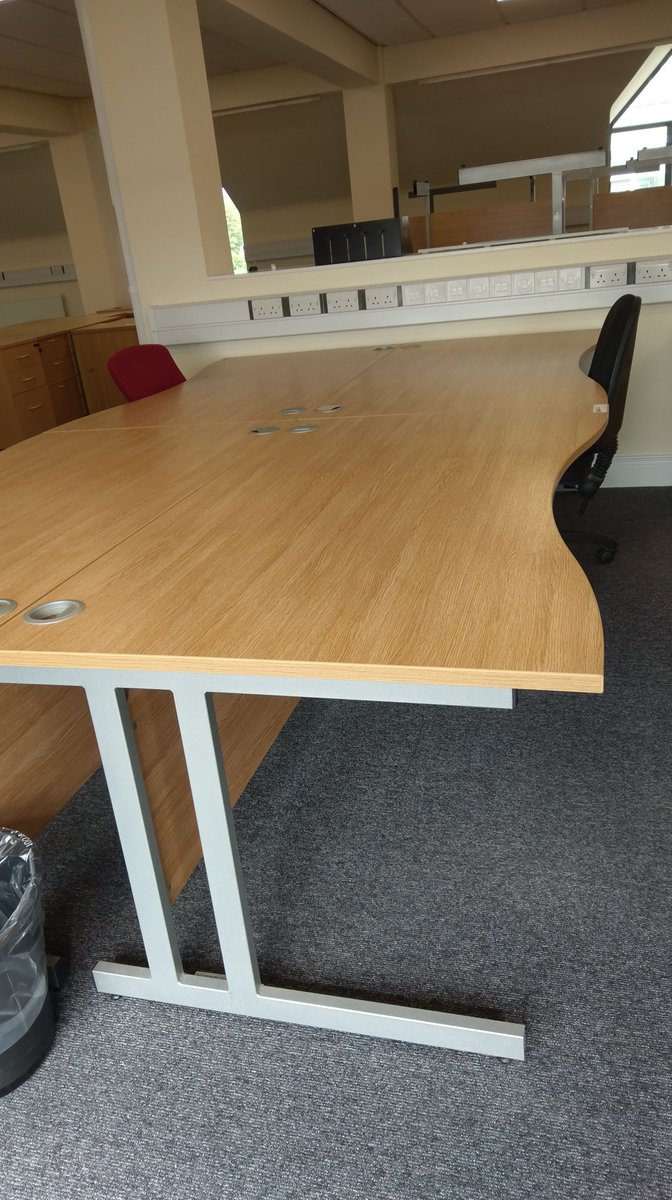 FurnellLina's tweet photo. We are down to 3 desks, but need them claimed ASAP! Head down to #WarpIt and reserve these luxury spacious ornaments :) https://t.co/Wa240APoQ5 #begreen #reduce #reuse #recycle #cedgogreen https://t.co/HYXofOhUmx