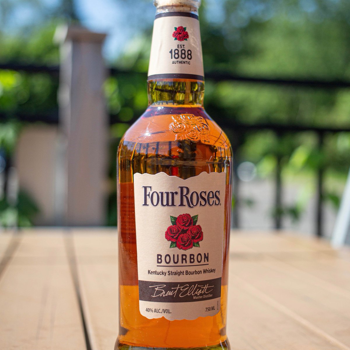WSsocialtavern's tweet photo. It's #WhiskeyWednesday!! Four Roses is one of our favorites, aged a minimum of five years in oak barrels for extra smoothness and carefully blended for a consistent, creamy flavor profile! Try it next time you come in! https://t.co/zjJL3E9Lae