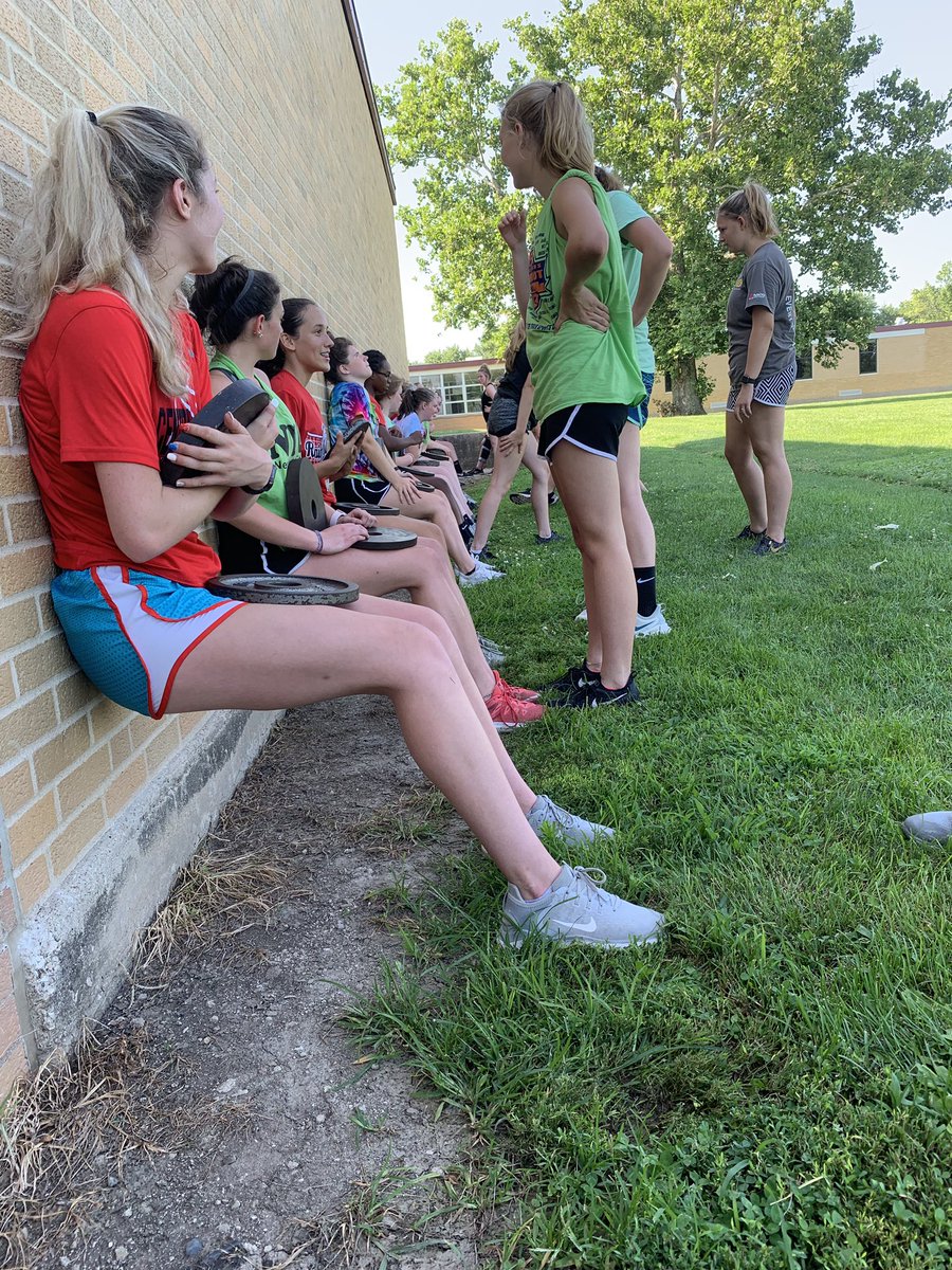 BurgeCarissa's tweet photo. Challenge Wednesday: partner wall sits with weight! #raidernation #summerweights #10:00minoffire @CAMHSSoftball @VBCoachRork  @coach_dooley https://t.co/0xNcO8hjGg