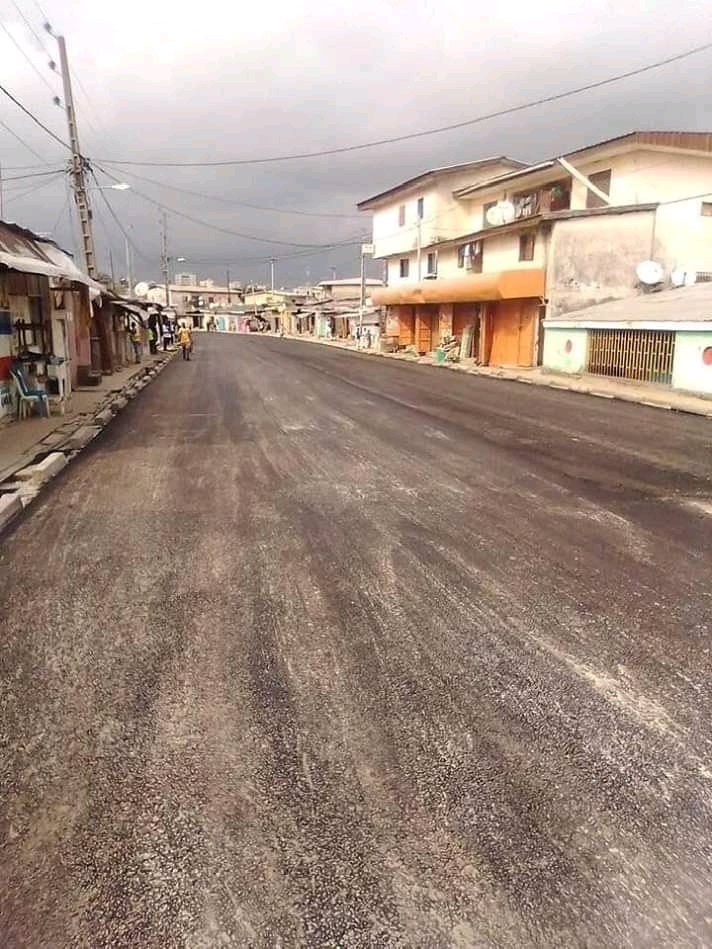 Félicitations et encouragements à M. <a href="/engandji/">Arnauld Engandji (B.Eng / MBA HEC Paris)</a> et à tout le ministère des travaux publics. 
Image: Cocotiers.
La route vecteur de développement.
<a href="/GouvGabon/">Gouvernement Gabon</a> 
#Gabon