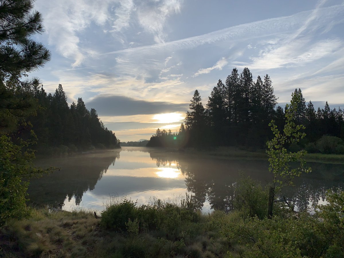 ajamesmcentee's tweet photo. #springriveroregon #sunsup #centraloregon #bendoregon #cabinlife #vacation #coffee https://t.co/gCX1cKMiEm