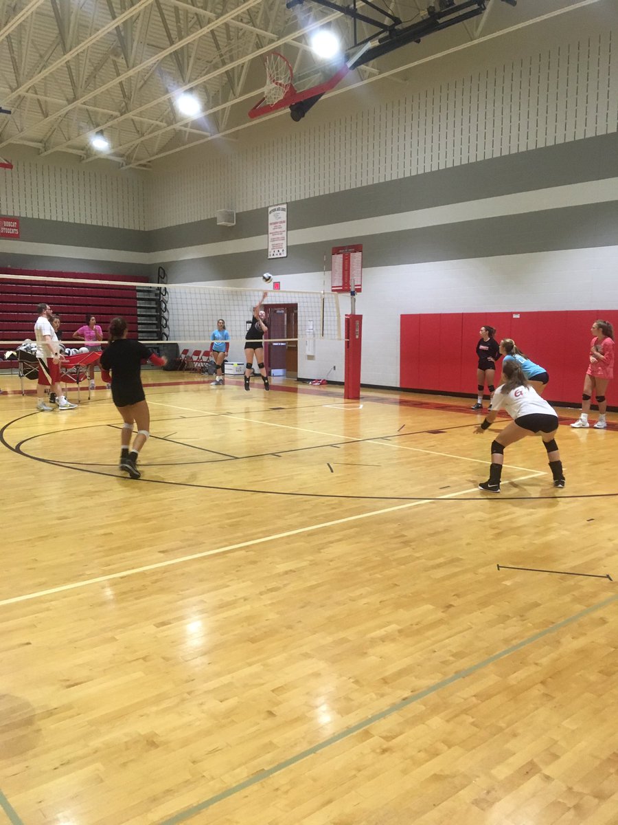 BghsBobcatvball's tweet photo. Day 2 getting some attacking and defensive work #dream #volleyball #breathebelievebattle https://t.co/JKMtZVWgoR