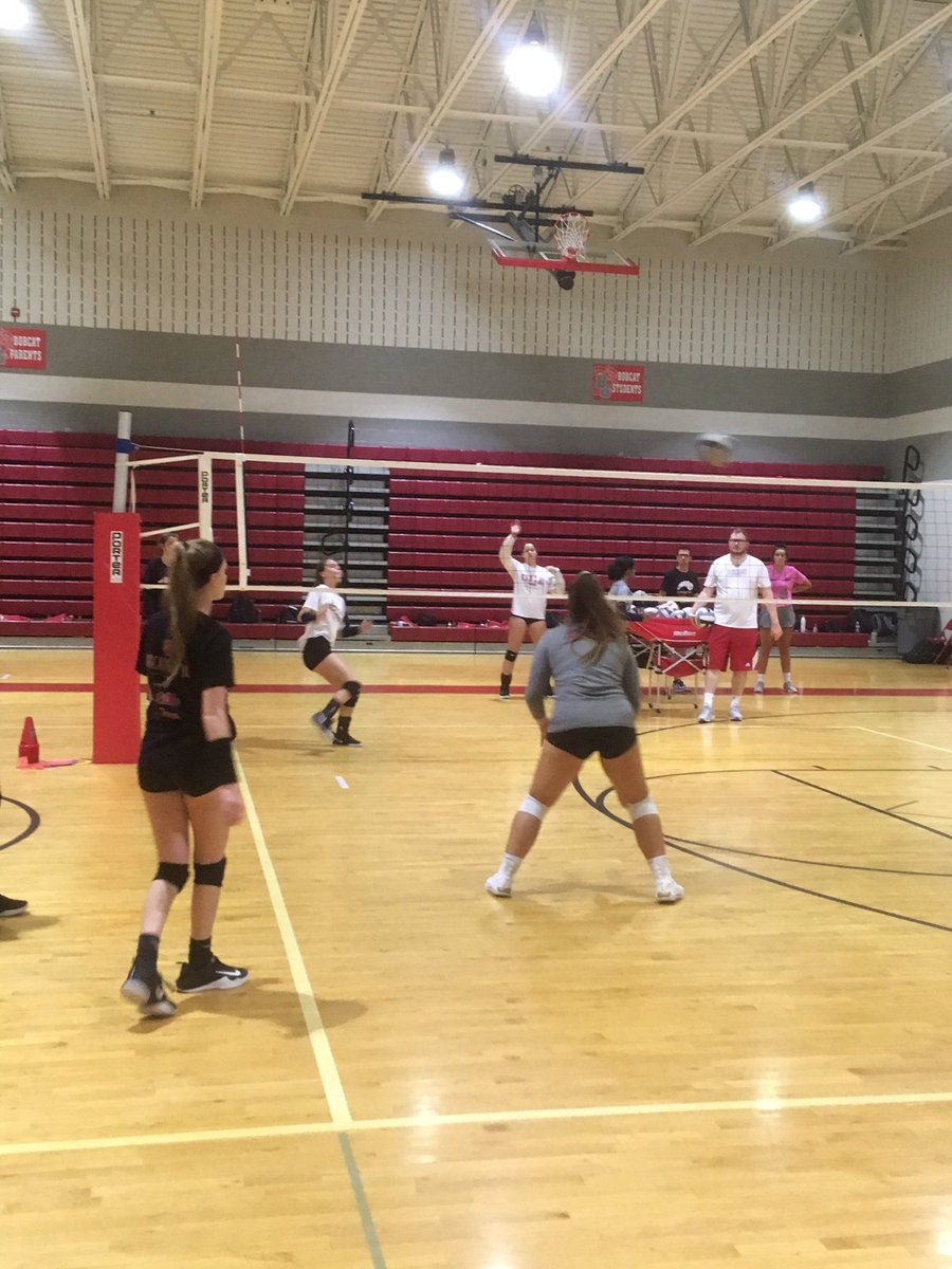 BghsBobcatvball's tweet photo. Day 2 getting some attacking and defensive work #dream #volleyball #breathebelievebattle https://t.co/JKMtZVWgoR