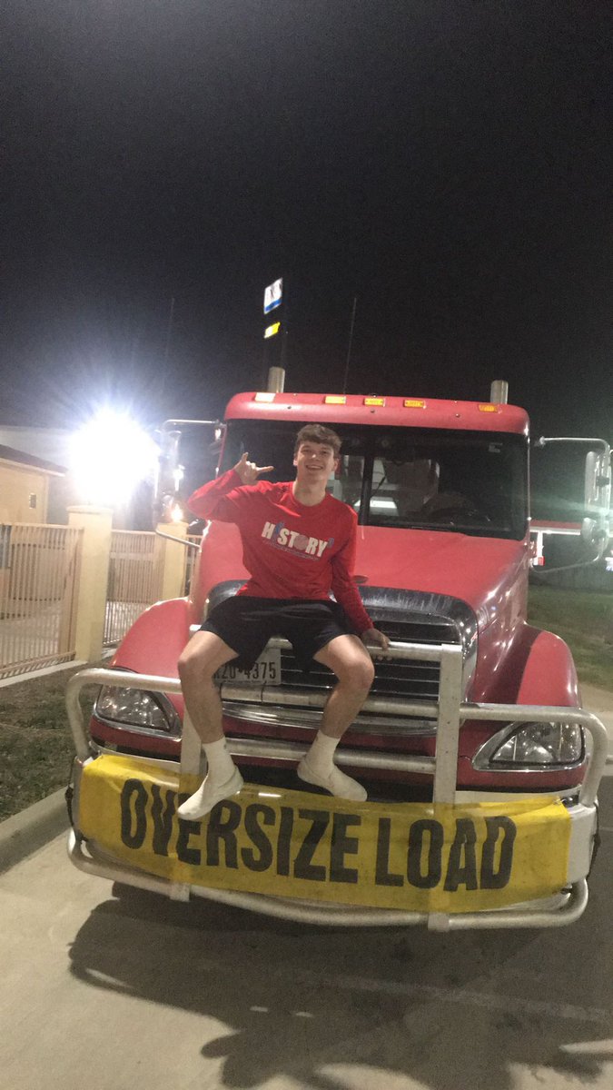 jacob_splawn's tweet photo. Happy birthday homie! Hope you have a swell day 🎉 https://t.co/7Fh6rti2KY