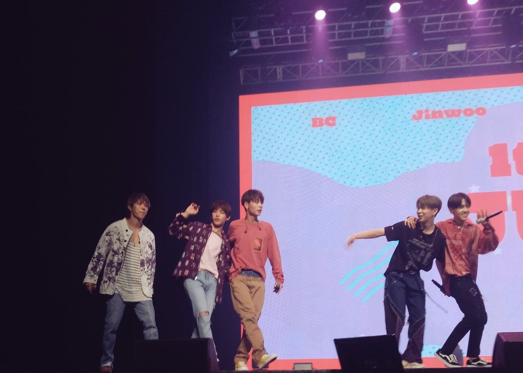 KereEllis's tweet photo. これは写真撮っていいよタイムに撮ったものです
#1team 190710 ✌️👋 #walkingwalking https://t.co/OIr7hSyWbe