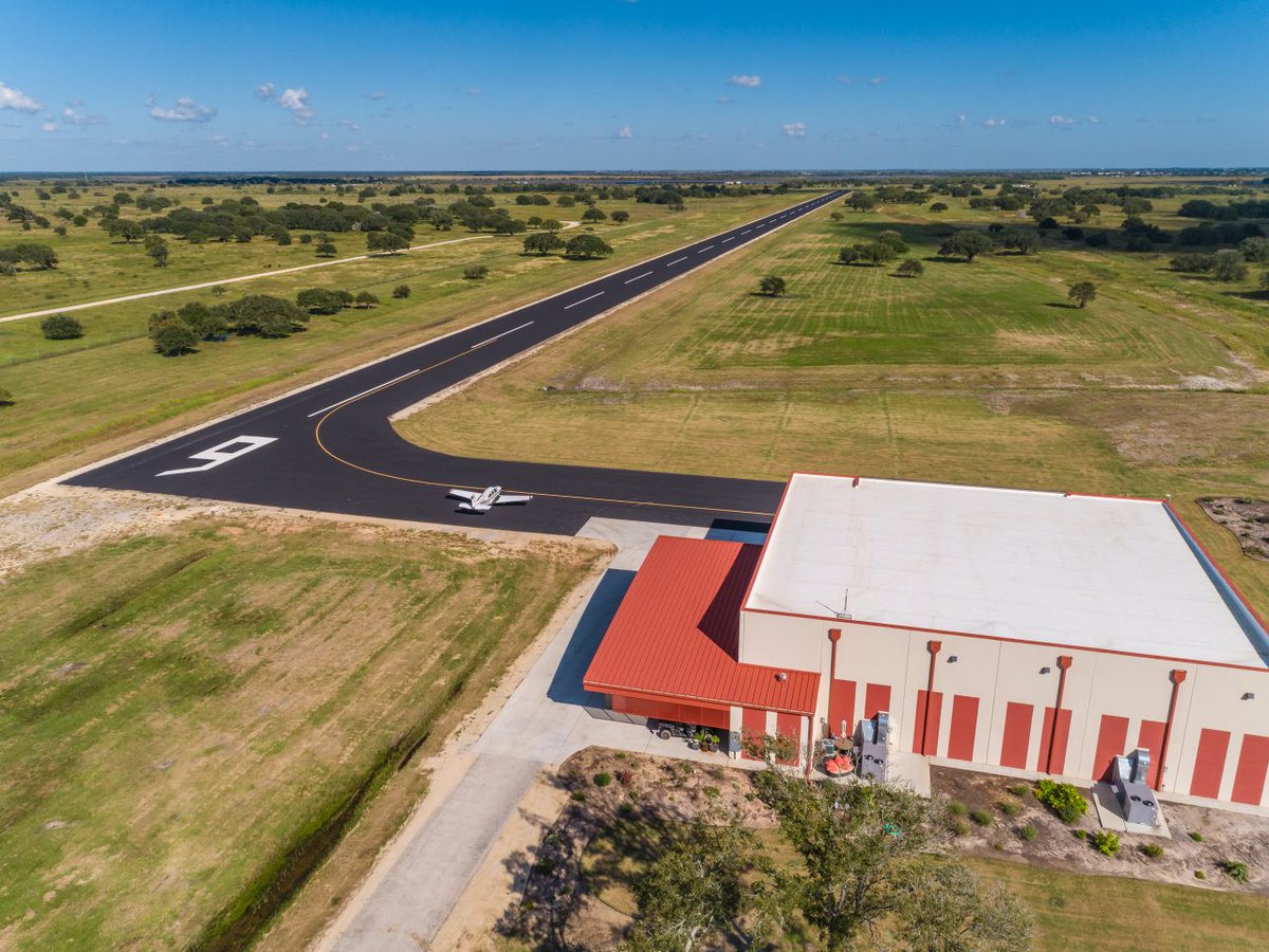 David_R_Holland's tweet photo. Wolf Point Ranch, Port Lavaca, Texas. Golf Vacations Mag story: https://t.co/5Jd5c0z5z8 Only about 200 have played this private owner layout in its history. Tee-time Monday. @Evan_Schiller @nuzzogolfdesign @wolfpointranch #WolfPointRanch #GolfTexas #TexasGolf #golf #Texas 😎⛳️ https://t.co/q4zKsw8jY3