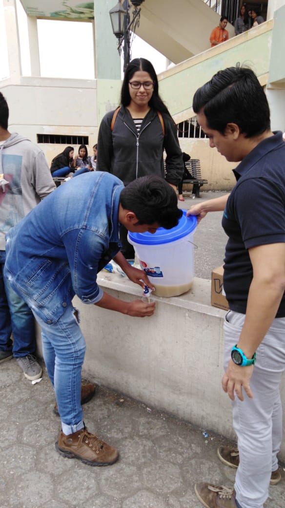 ProFacsoUG's tweet photo. #ProfacsoInforma
Comenzamos con la entrega del #DesayunoIntegral  direccionado a compañeros estudiantes en este 2do. Parcial sumado a este un sinnúmero de actividades y beneficios para la mejor convivencia de nuestra unidad académica. #TodosSomosFacso #ProgresoenLibertad https://t.co/qtUlEVrDjF