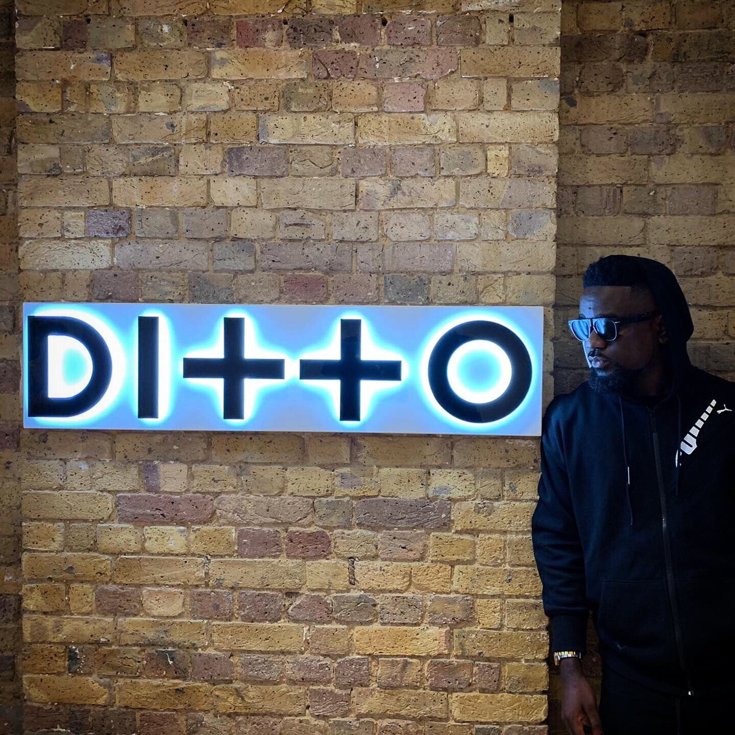 Ditto Music on X: Happy #SarkDay to the king @sarkodie who visited us in  Ditto London on his Birthday today! 👑🎉 #DittoDistributed #TheGoat   / X