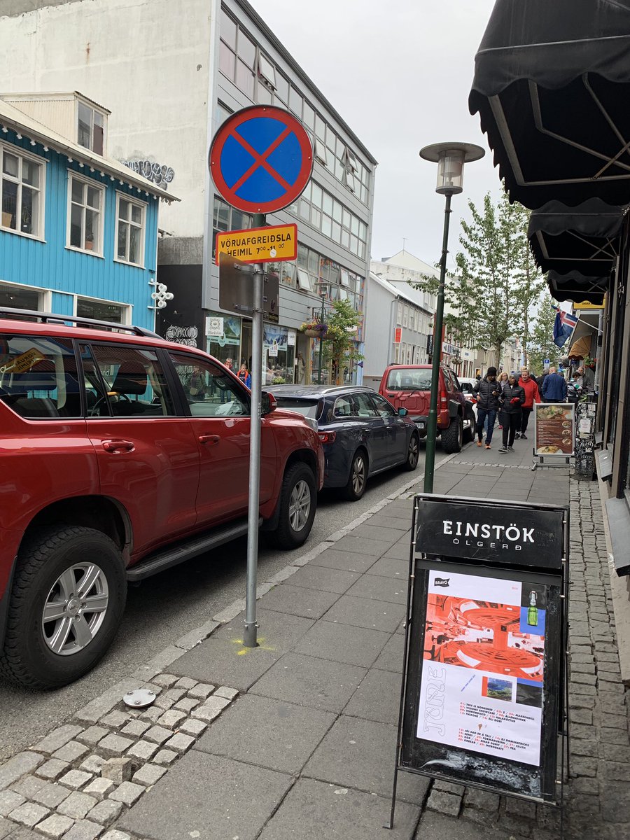 Öfug umferð = Ókeypis bílastæði #aðförin