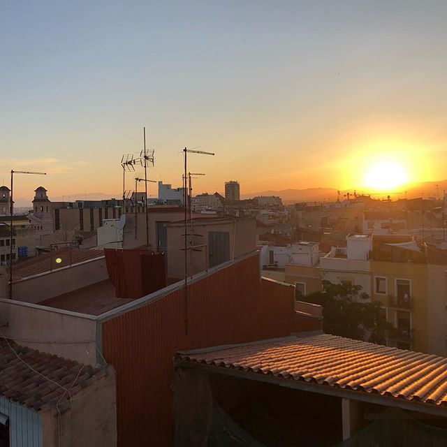 JudyHGarrison's tweet photo. The sun is setting in Tarragona. What a gem we have found! I will return. 
#travel #traveltowrite #traveltoeat #wanderer #instapassport #adventure #explore #traveler  #wander #twocootstravel #seeingsouthern #globetrotters #traveltuesday #babyboomertravel #ilivespain #barcelo… https://t.co/vKHo3B3Fm2