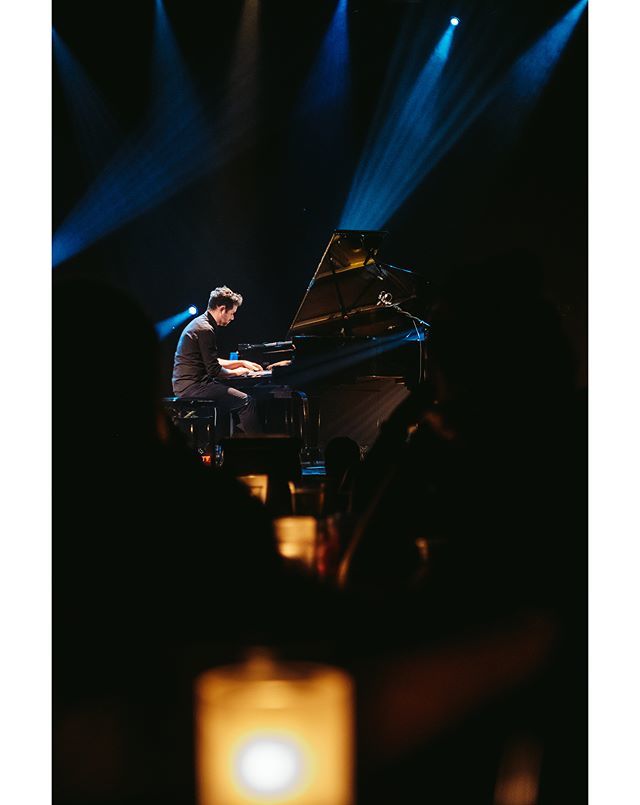 iHeartRadioCAfr's tweet photo. @jeanmichelblais repousse les limites des sons qui sortent de son piano au @festivaleteqc! 🎹✨!
#iHeartRadio #FEQ #BellCoeur #JeanMichelBlais
📸: Stéphane Bourgeois https://t.co/Ilxvyj9uuC https://t.co/bG7fWiOVE7
