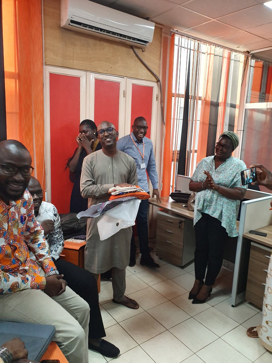 SambaLaobeThiam's tweet photo. Pot départ @ssobou, humilité, simplicité, performances ... Un management centré sur l'humain et la performance collective. @Orange_Mali @GroupeSonatel
#Humaninside https://t.co/x84B2LXTny https://t.co/YVqKu2X7f3