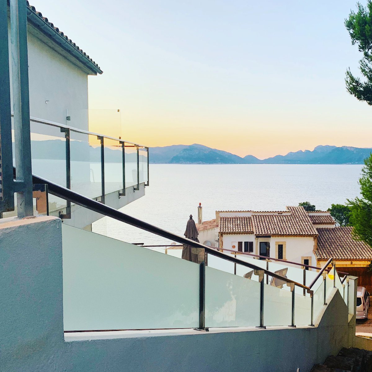 MARCALANGRAY's tweet photo. The #View from the back #Porch is #NotBad, #Hola #Mallorca, feliz de estar aqui... #Spain #EspaΓ±a #IslandLife #SaltAndSea #SaltLife #EssCalate #OnTour #FoodTour #TheDjCanCook #DJ #MAG https://t.co/8LxH5OhvKd