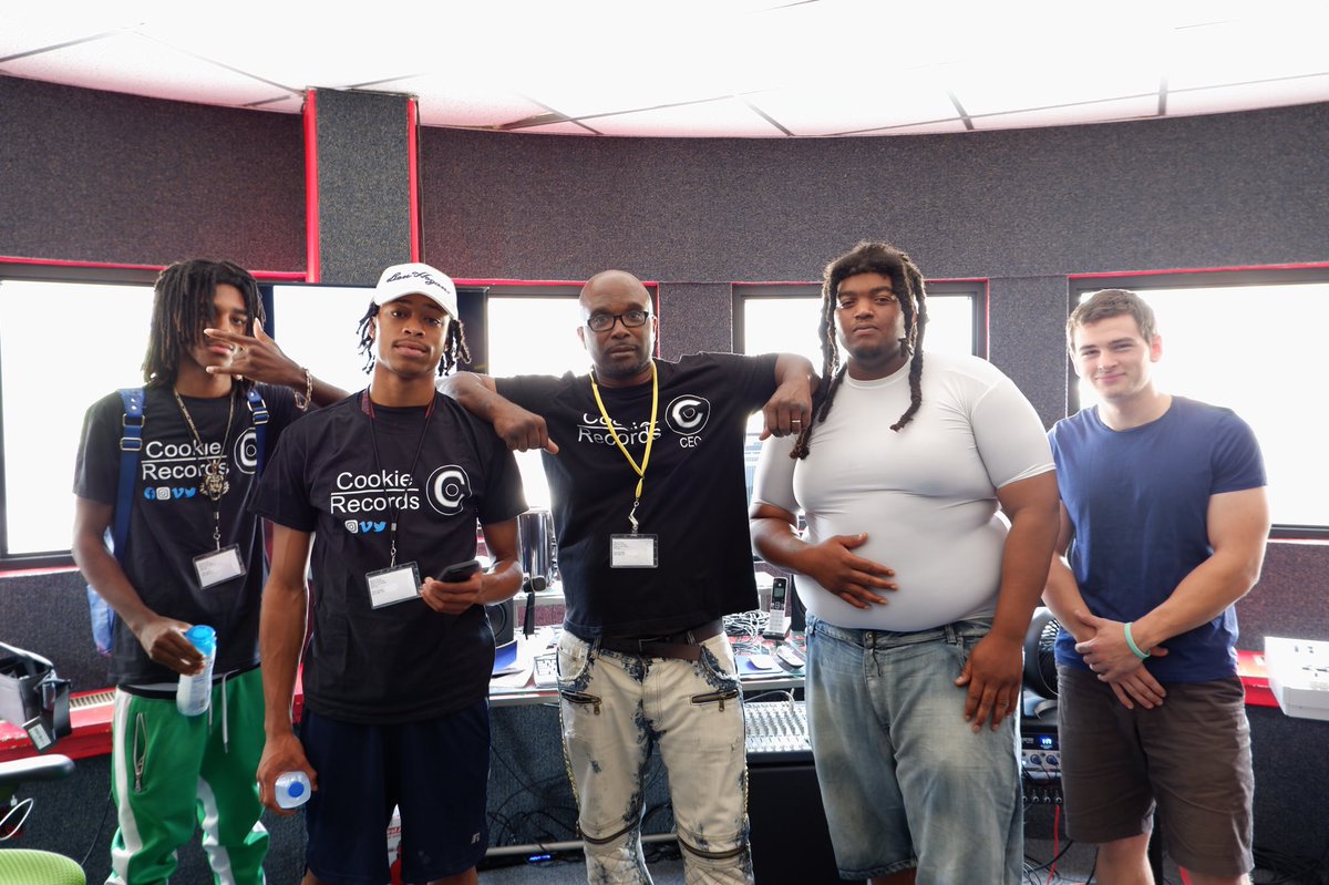 CookieRecord1's tweet photo. Today money man peso and F.O.S Kellz signed with Cookie Records. We cannot wait to show you everything that they have been working on!

#artist #music #rap #dayton #daytonmusic #fos #recording #recordlabel #signed #bignews https://t.co/hEm9bWehW9