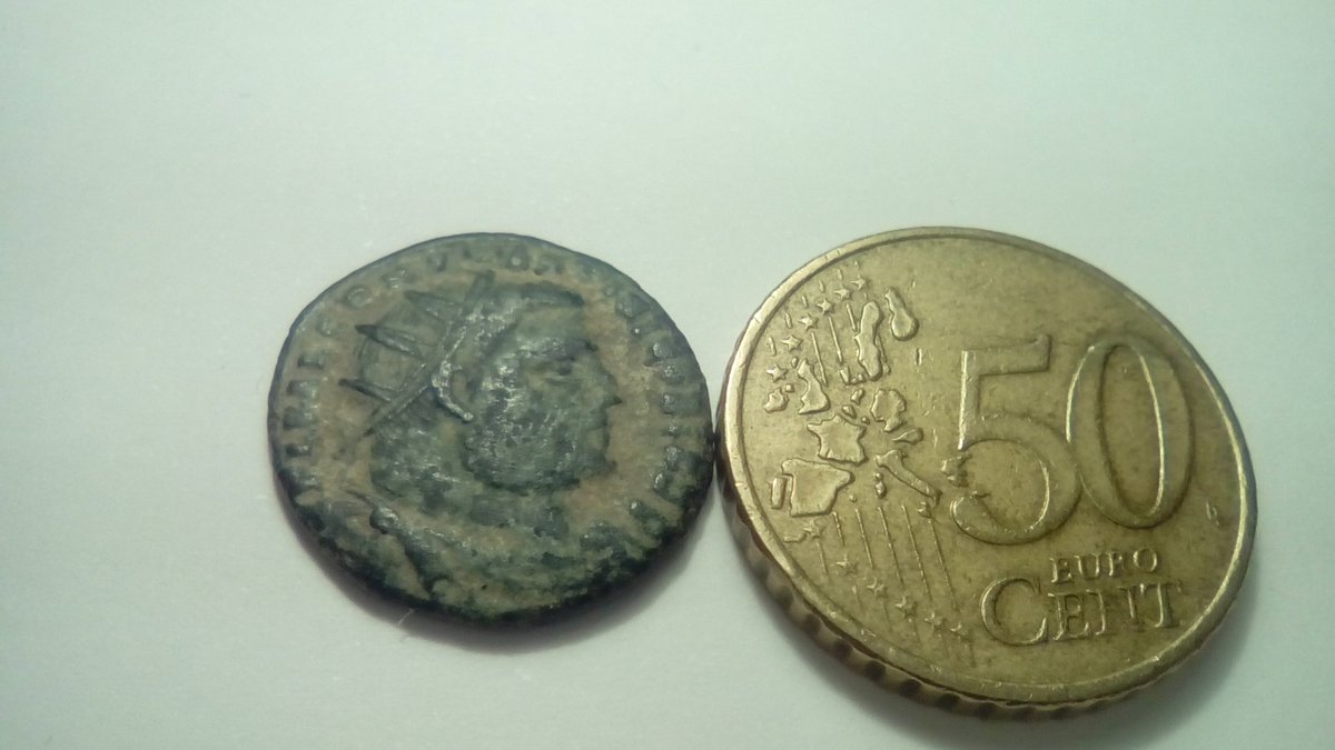 LucioVeroHD's tweet photo. Bienvenidos al vigésimo segundo hilo de la colección de monedas romanas. Hoy os traigo a Constancio Cloro (le dicen cloro por lo pálido que es) que además es el papi de Constantino el Grande.
Esperó que lo disfrutéis 
Abro hilo 👇👇👇👇 https://t.co/dywUlibMmd
