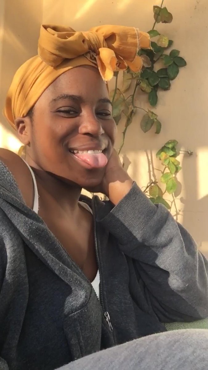 shamiiso_whhat's tweet photo. so tempted to buy another @PONDS product for the competition 😩 #IAMTHENEXTFACEOFPONDS #PONDSSA 
been using their Lasting Oil Control facial bar and my skin 😭😭🙌🏾🙌🏾 Look at that brown skin glowing 😍 https://t.co/qfXyF1Hu1Q