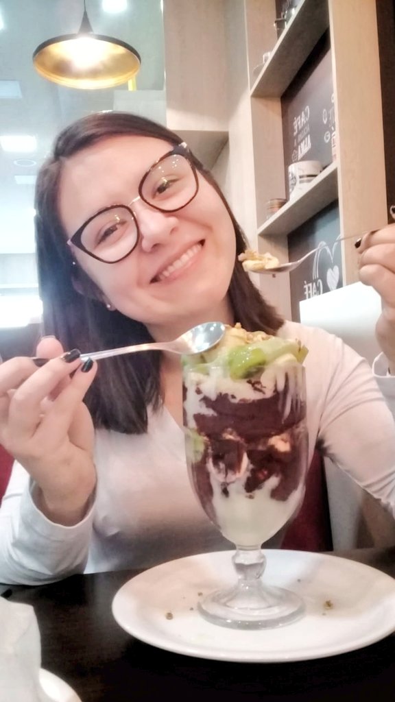 anahsantosh's tweet photo. Uma pessoa feliz, é uma pessoa com o buchinho cheio de açaí 😏❤️
#AlimetandoAPrincesa
#MimeSe https://t.co/2q9s2DIsMv