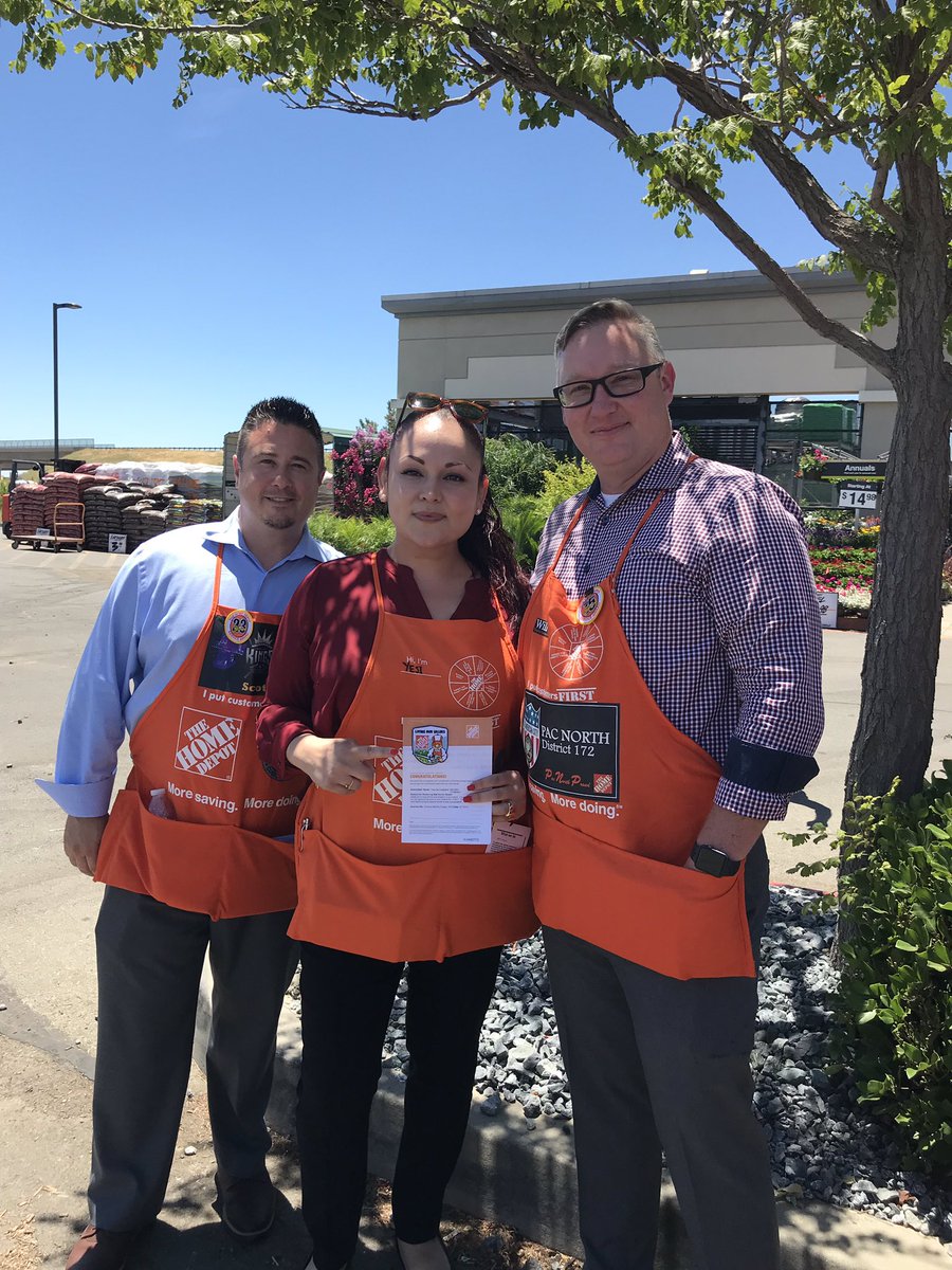 Congrats Yesenia and team 640 for being the top performing shrink store in D50! <a href="/WillHomeDepot/">Will</a> <a href="/kubiak_scott/">Scott Kubiak</a> <a href="/Barrayesi/">Yesenia THD</a> #PacNorthProud