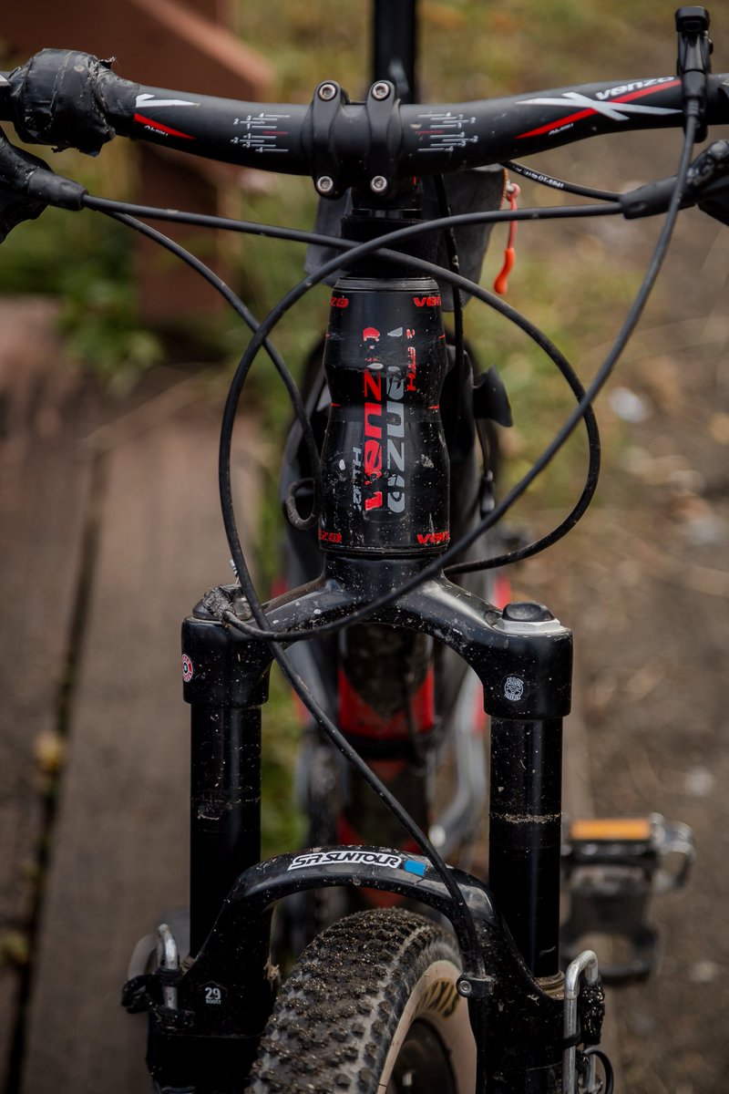 Estrenando zapatitos nuevos en las bicicletas Zeth de @venzoarg , y de a poco volviendo a ponerle un poco de peso y el equipo de bikepacking a las cletas 💪 Ya se vienen las #microaventuras de invierno ☃️ ⠀⠀⠀⠀⠀⠀⠀⠀⠀ #vivivenzo #venzobike #cicloturismo #bikepacking