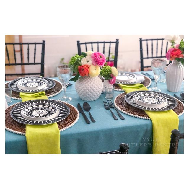 YBPhouston's tweet photo. Maybe it’s because we just finished #StangerThings, but the electric colors of the late 1980s are looking extra fine. Even dressed up like this #tablescape where bright turquoise, chartreuse, and pink sit comfortably and invitingly together. We think of … https://t.co/fGSMcUDffd https://t.co/ABGThiIiMj
