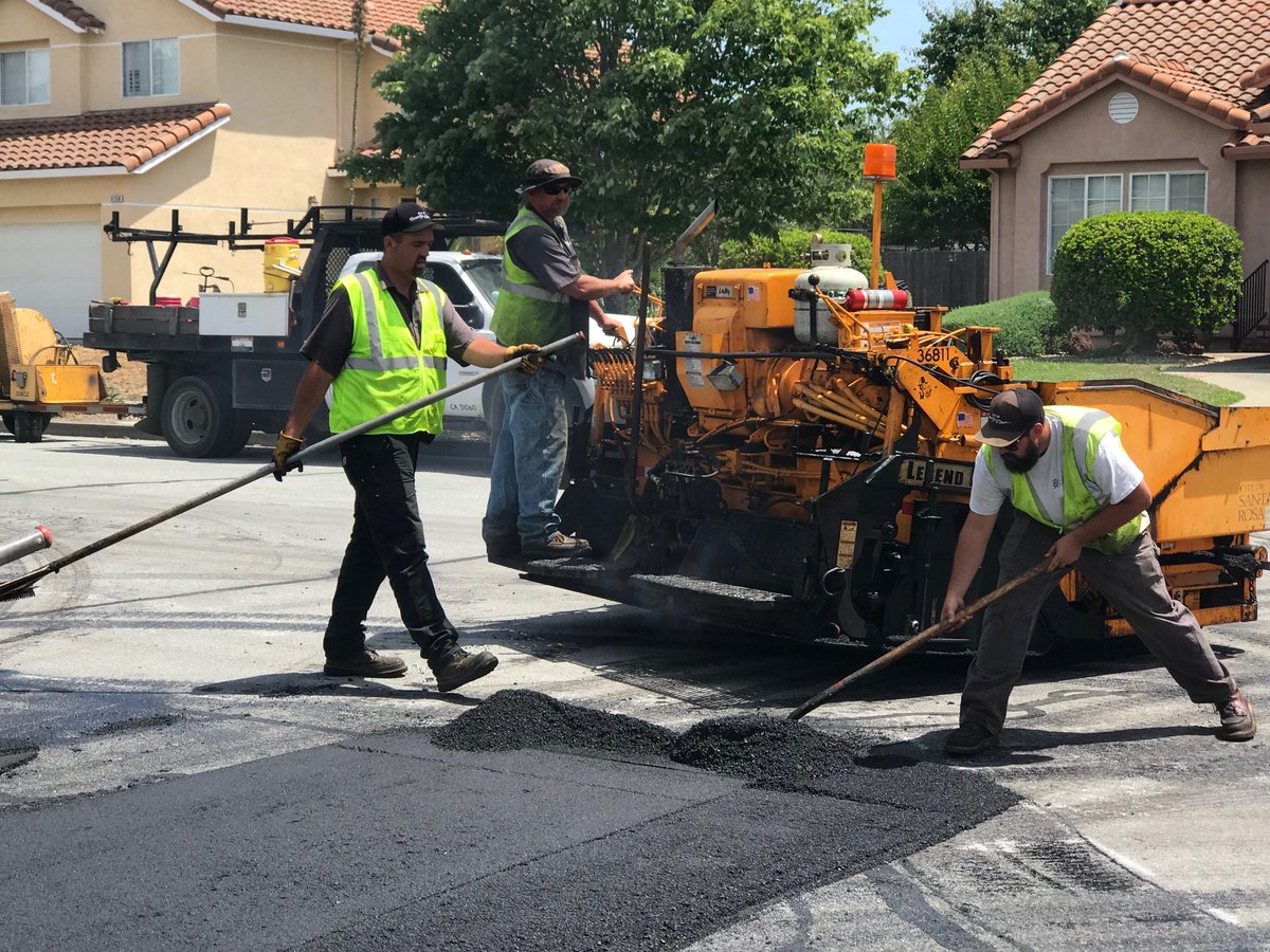 SR_PublicWorks's tweet photo. Summer time is Pavement time!
Tuesday, City crews applied hot mix asphalt overlay to Sunlit Ann Drive in northwest Santa Rosa. 
Not far away another crew was applying asphalt patching to Firwood Avenue at Peterson Lane.
#SRPublicWorks https://t.co/psizTWmZ25