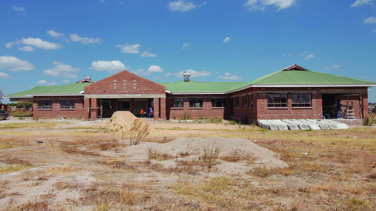 UNFPA_Zimbabwe's tweet photo. Today we are at #TariroClinic to celebrate World Population Day #WPD2019. It is also the official opening of #TariroClinic and Youth Centre in #Hopely - opening its doors to the community of Hopey and surrounding areas 
#ICPD25

@UNFPA_ESARO @SwedeninZW @euinzim @UNFPA_SYP https://t.co/HRYplO9xO0