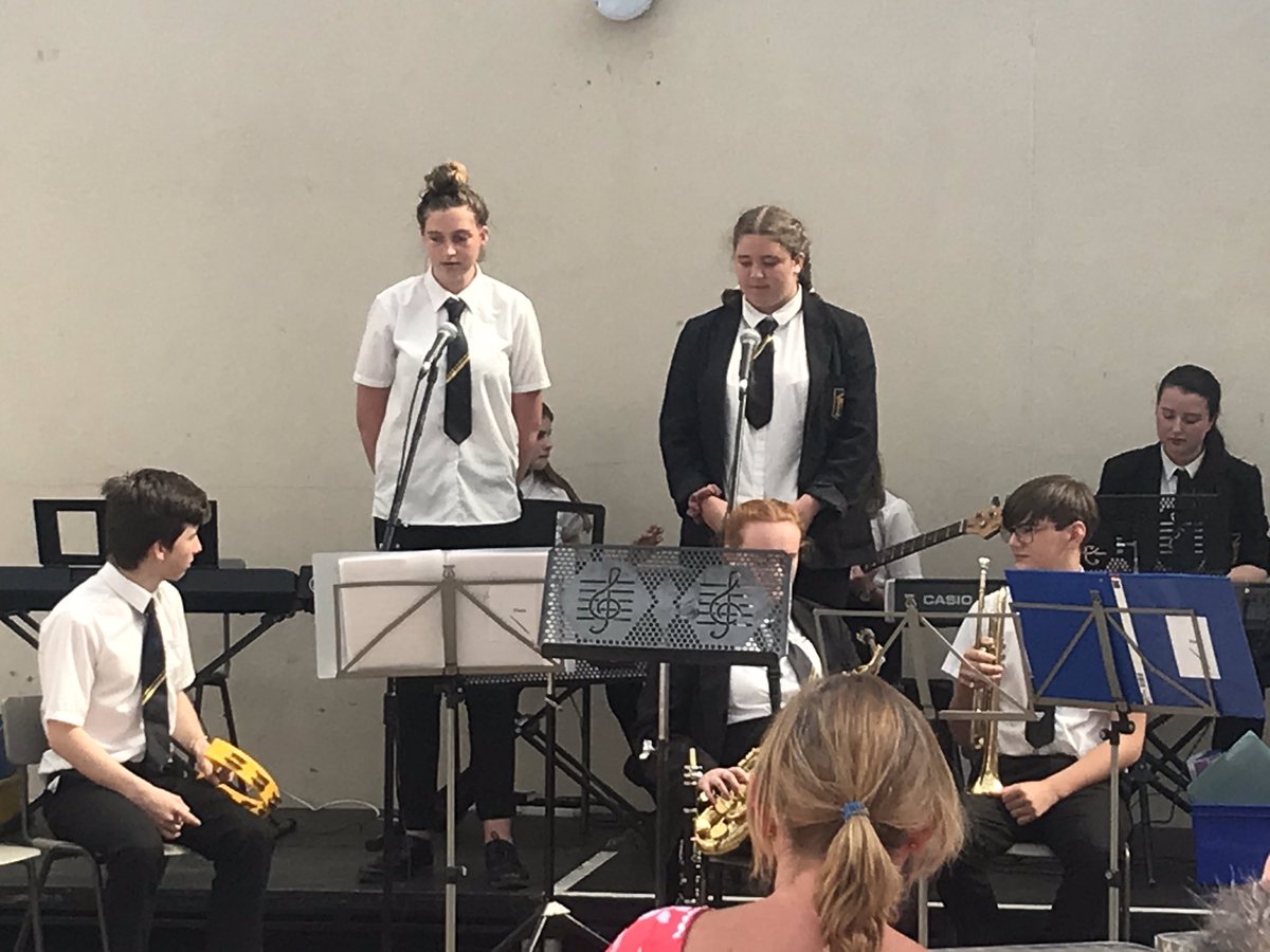 Cartwrightmus's tweet photo. A lovely Summer afternoon in the piazza ending the term with a Summer concert 😀#helesmusicdepartment https://t.co/iwFgjaawBK