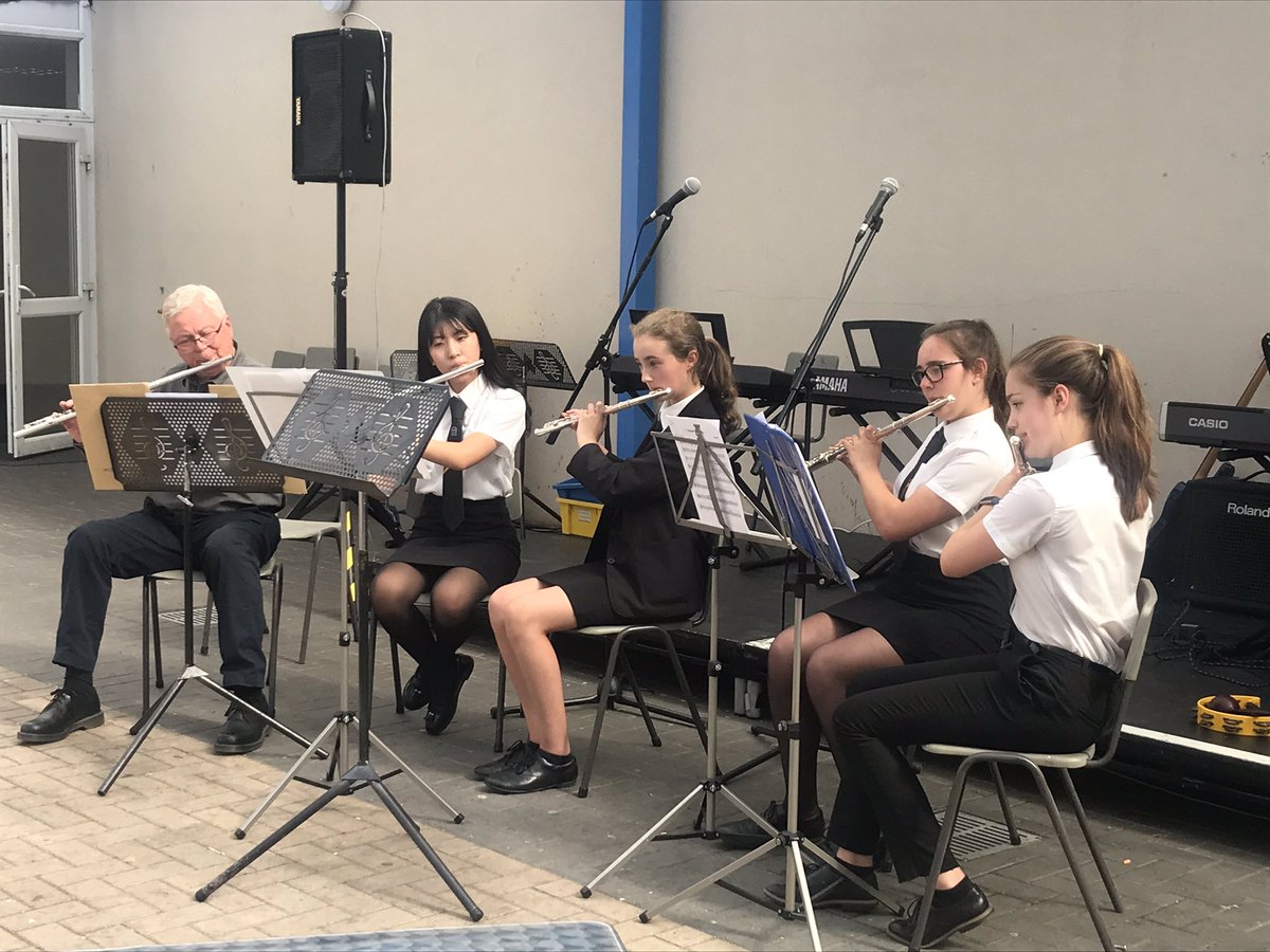 Cartwrightmus's tweet photo. A lovely Summer afternoon in the piazza ending the term with a Summer concert 😀#helesmusicdepartment https://t.co/iwFgjaawBK