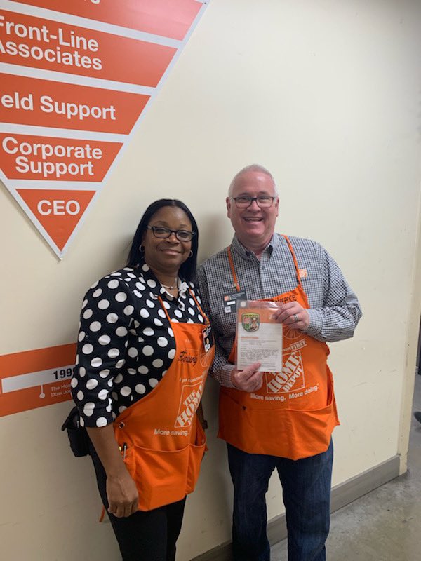 kimberly_morse's tweet photo. Recognizing DHRM Mark Wilke for taking good care of our associates in D9!! @Mark_A_Wilke @daria_perez @JeffBeesing #METpartnership https://t.co/WV8A1aWxMr