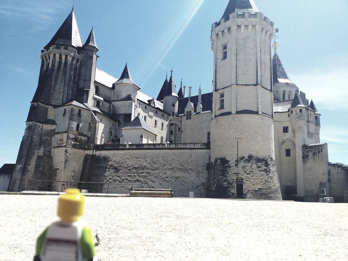 Lego_Man81's tweet photo. Wowza another busy day in the sun...#saumur and #gizeux where me and the humans we the only ones there! Time for a beer now in the sun. #legoman #loire https://t.co/flgeCYZLt6