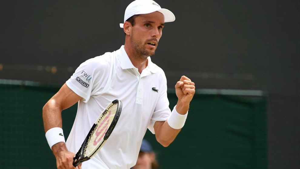 TPBuendia's tweet photo. Que grande @BautistaAgut en semifinales de @Wimbledon ¿El tapado? Espera @DjokerNole al que ya ha ganado dos veces y si suena la flauta? Os imagináis una final @RafaelNadal - @BautistaAgut ? Foto 📸: #Marca 🇪🇸 https://t.co/N6G7Y6ZVsG