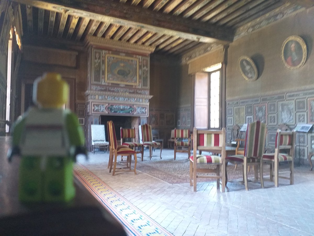 Lego_Man81's tweet photo. Wowza another busy day in the sun...#saumur and #gizeux where me and the humans we the only ones there! Time for a beer now in the sun. #legoman #loire https://t.co/flgeCYZLt6