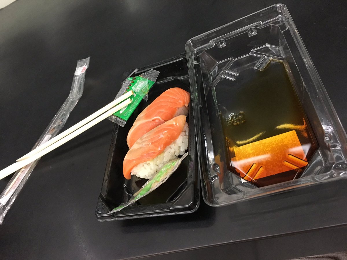 O Xrhsths くんさん Sto Twitter クラブで小腹空いたらコンビニのイートインでサッとサーモンのおしゅしが食べられる これって札幌のいいところだと思うんです