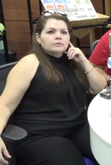 DiegoArnaMedina's tweet photo. #AlertaNL noticia en desarrollo. detienen a señora que organiza Loterías clandestinas en el centro de monterrey, se dice que ella también participaba y siempre ganaba al "7 loco". Seguiremos informando. Cc @sraflores690 @El_Chilindrino https://t.co/p4Px0SDBGo
