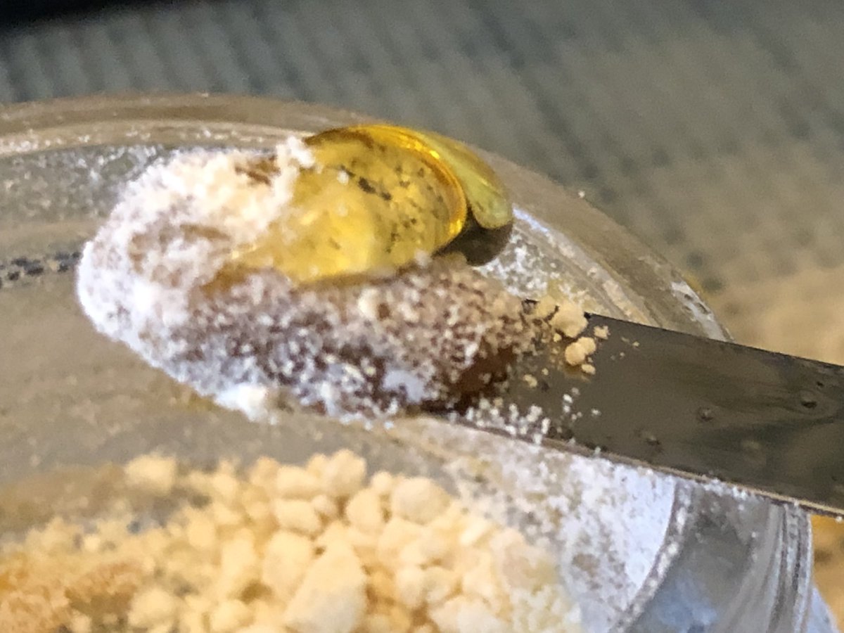 adoradio0's tweet photo. Happy #710day dab em if you got them this is my Tripple decker #wax with #dippindabs 95% distillate powder with 95% oil #sativa https://t.co/SWb74yFVoI